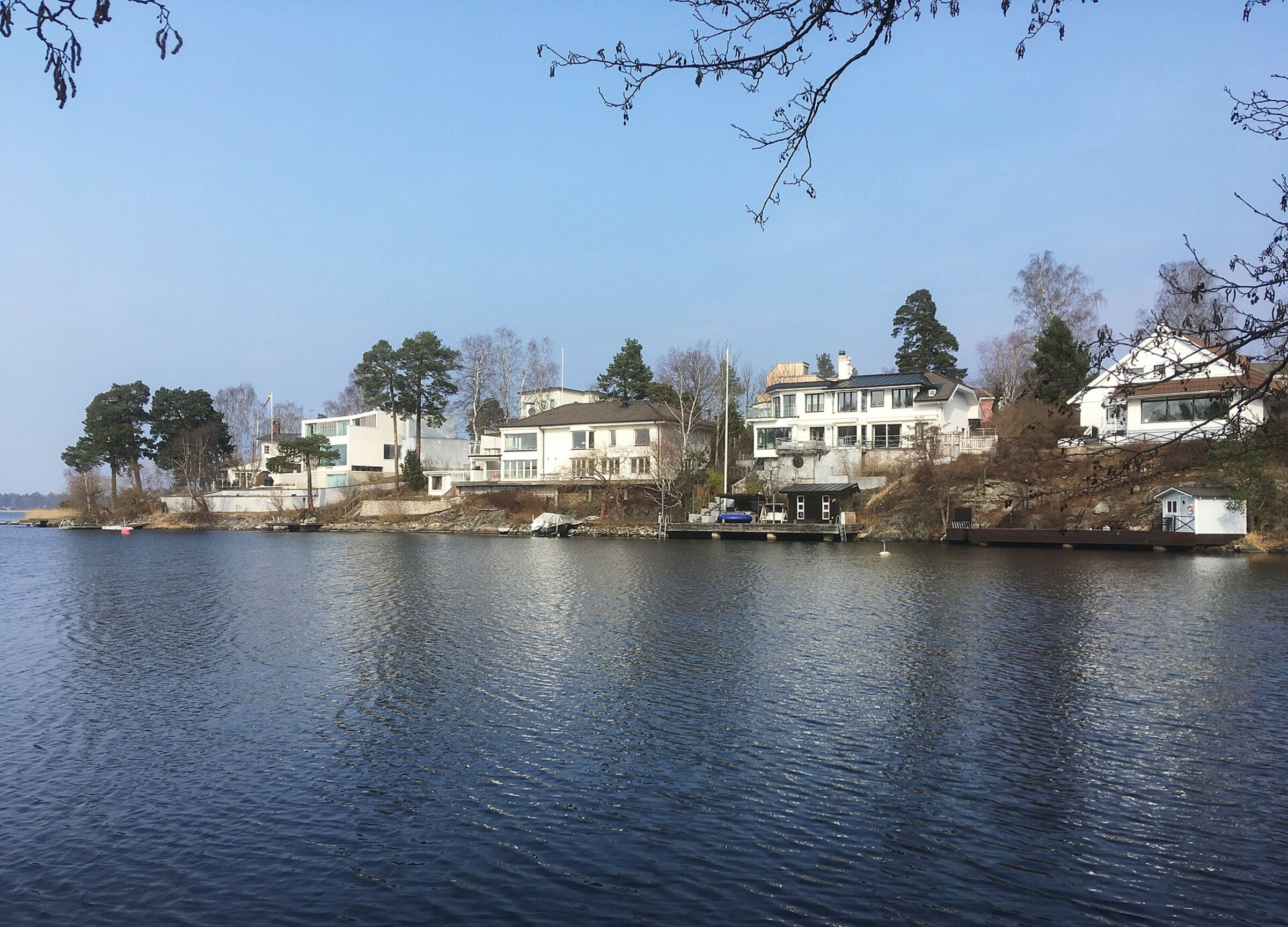 Villor vid vattnet i Kyttinge på Lidingö